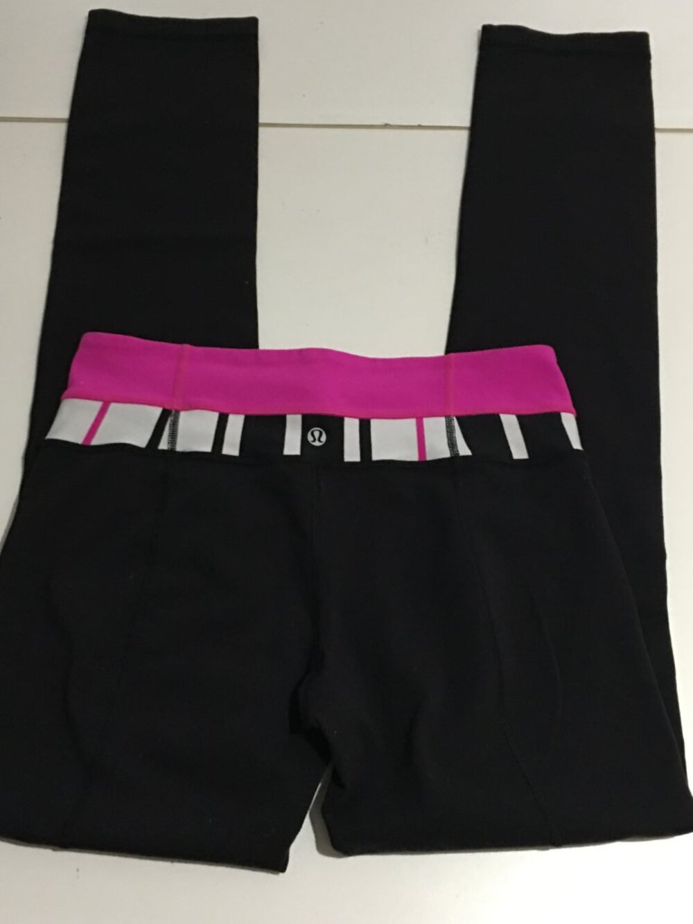 Lululemon Women's Straight Leg Black Yoga Pants Size 6 Leggings